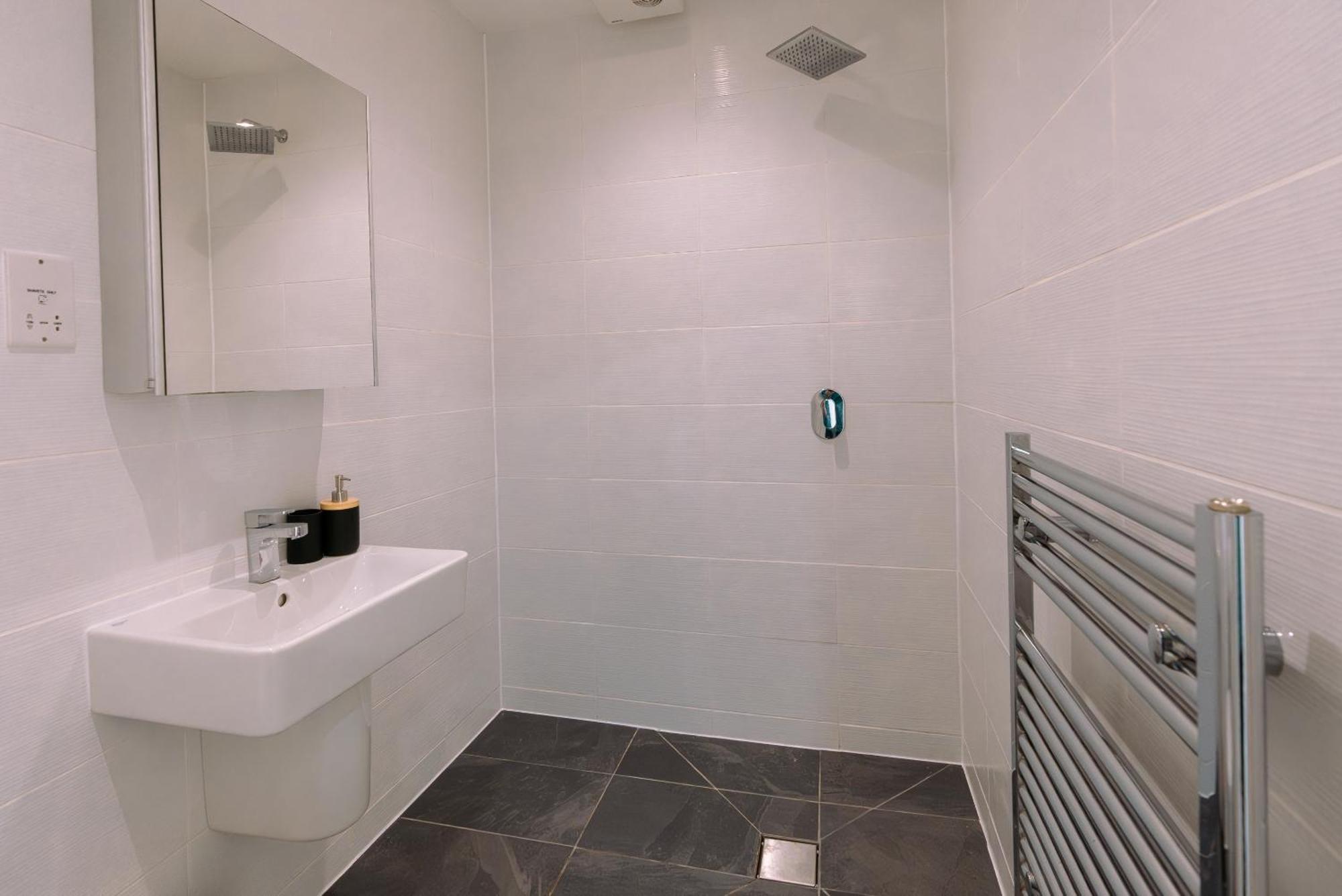 Modern City Centre Apartment Exeter Exterior photo